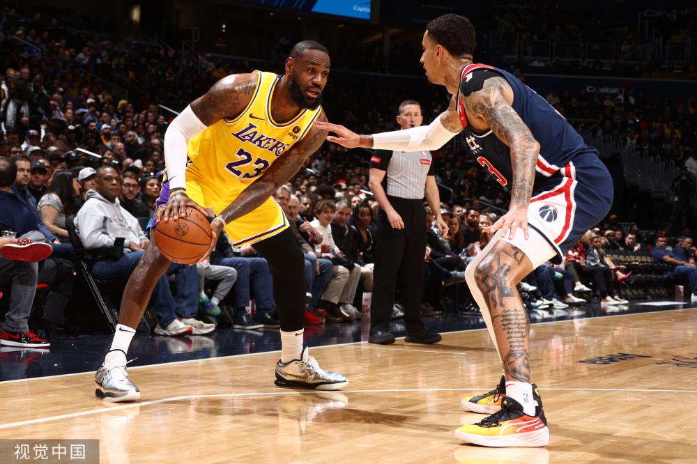 的主场周边 的主场周边