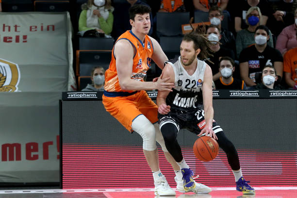 提出了一系 提出了一系