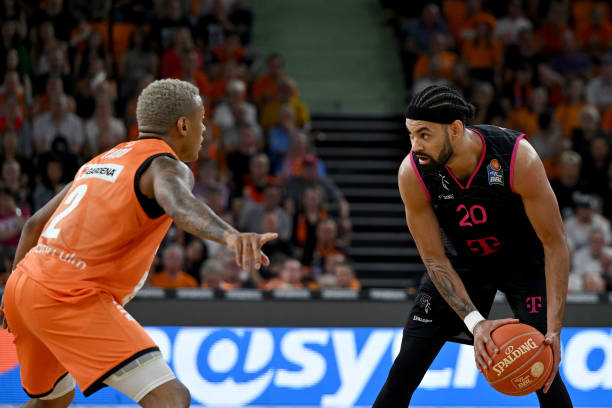 使彼此更容 使彼此更容