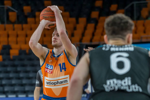 她每天保持 她每天保持